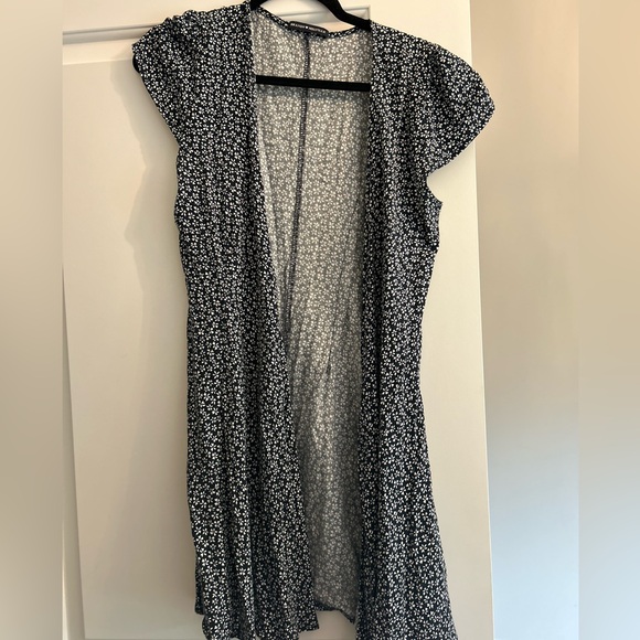Brandy Melville floral navy wrap dress one size fits most- fits like a US XS/S - Picture 5 of 8